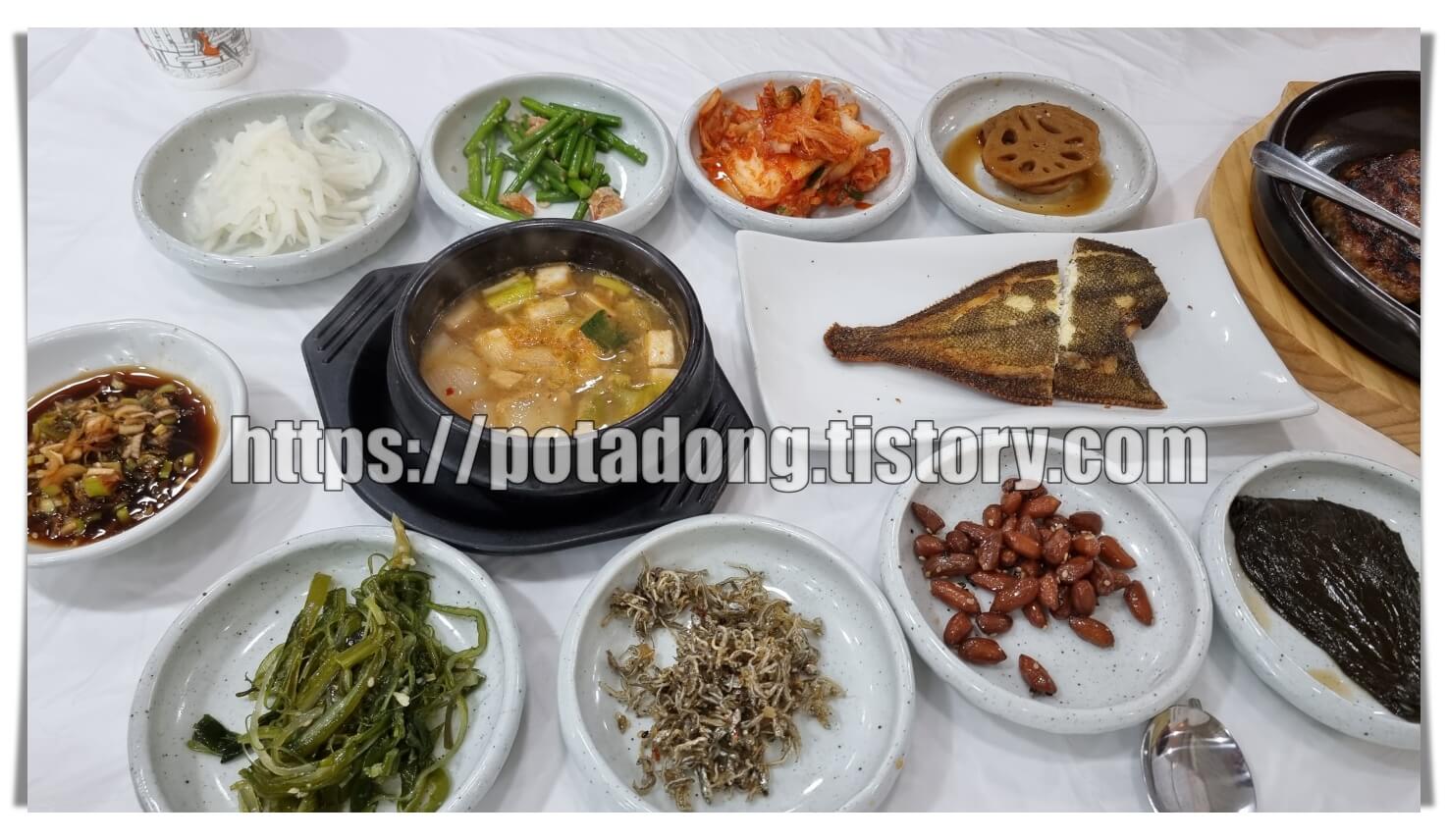 달개비 된장찌개 및 밑반찬