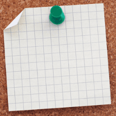 메모판에 붙여 놓은 흰색 메모지