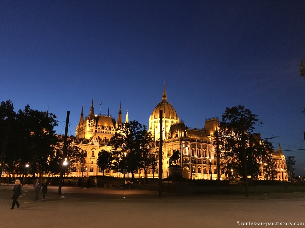 BUDAPEST-PARLIAMENT
