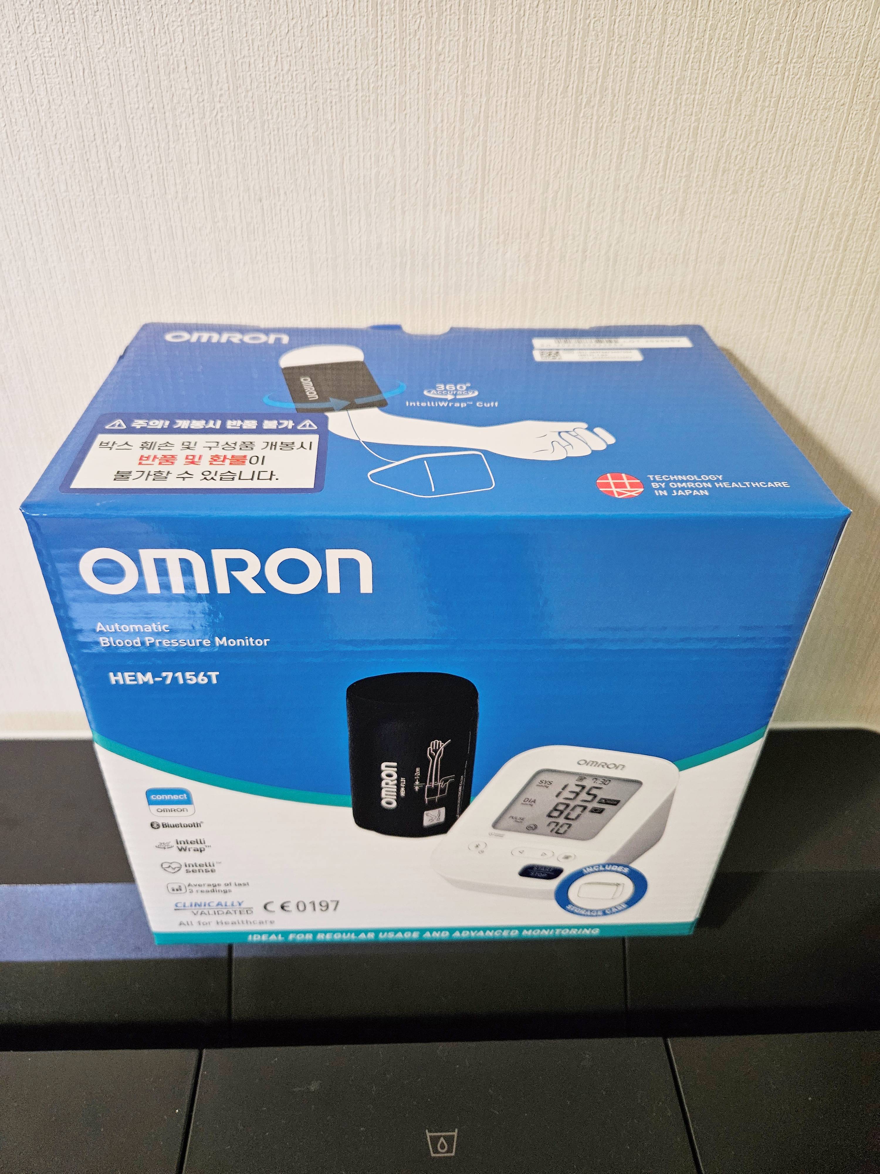 오므론-제품-HEM-7156T-혈압측정기-박스