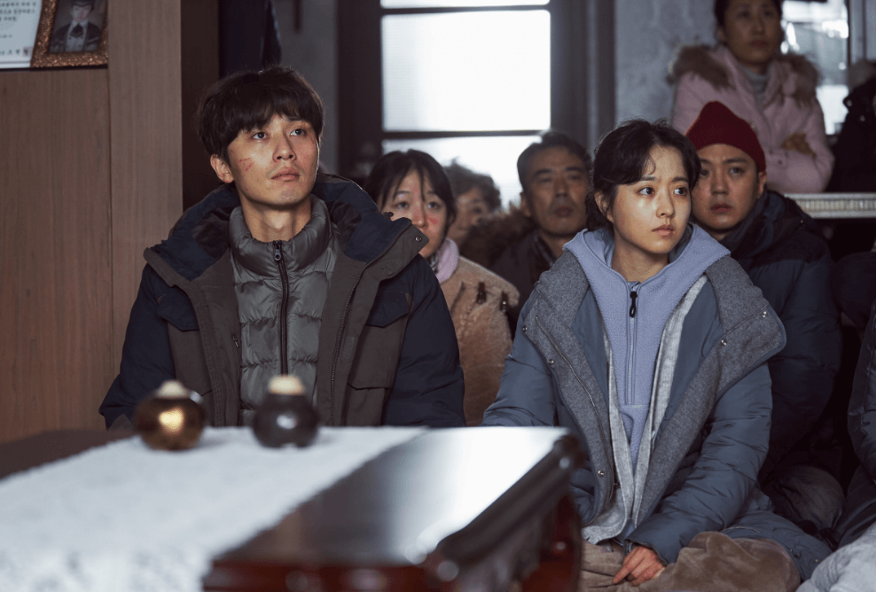 콘크리트 유토피아 영화 장면