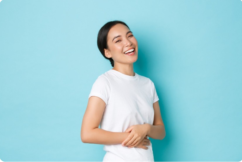 웃고 있는 여성