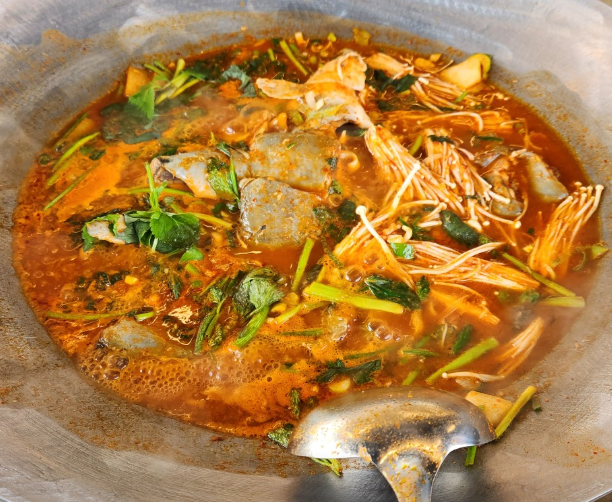 생생정보 솥뚜껑메기매운탕 포도석갈비 새우매운탕 정보 고수의부엌 세종시 햇님과달님