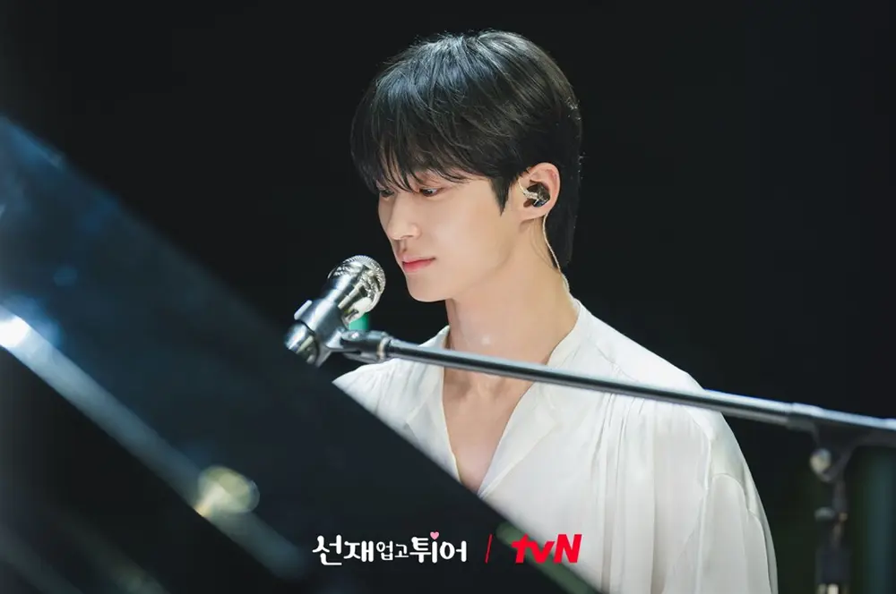 tvn출처-선재-피아노-앞-단독무대-현장포토