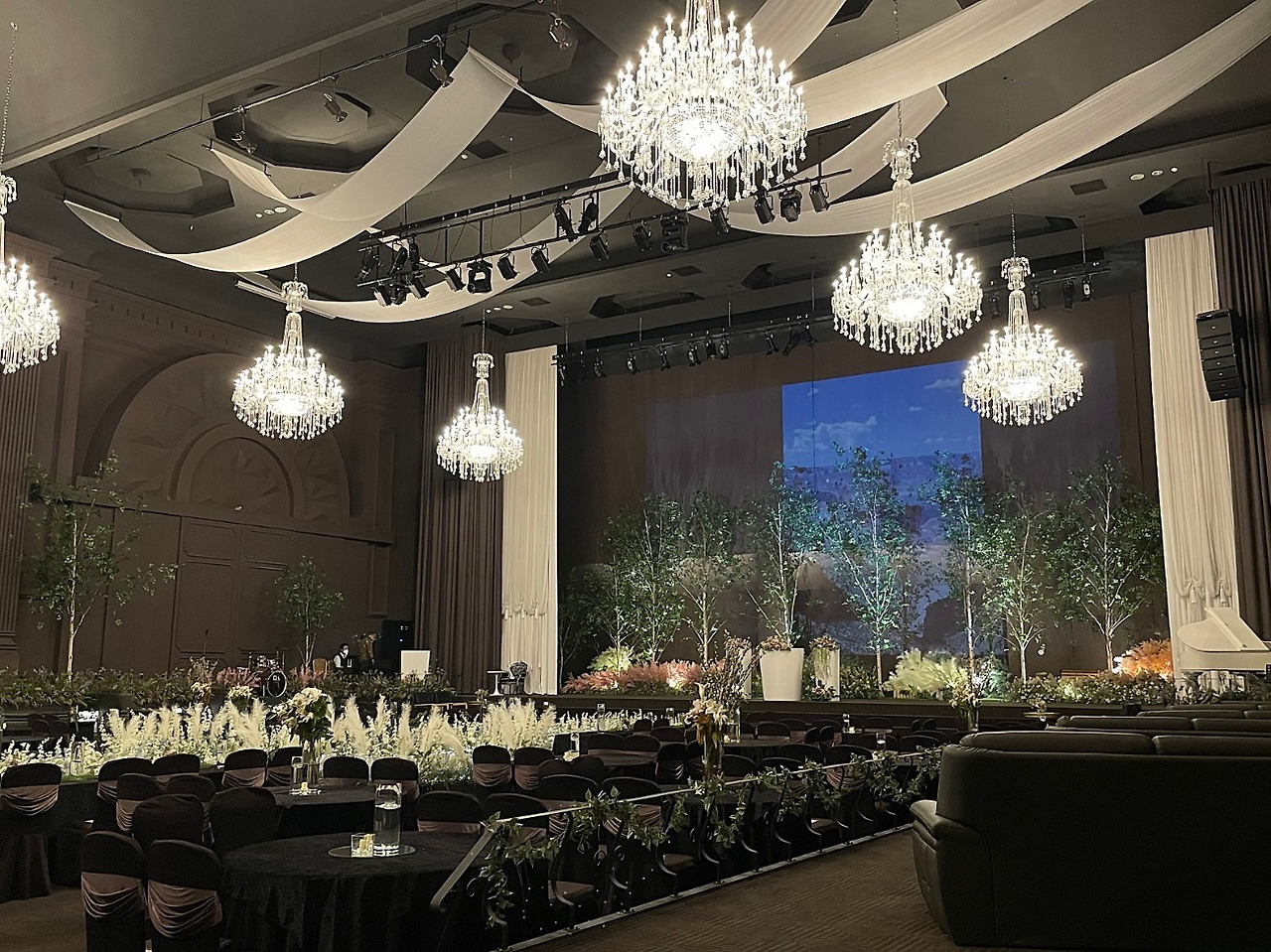 웨딩홀 내부 공간 및 분위기