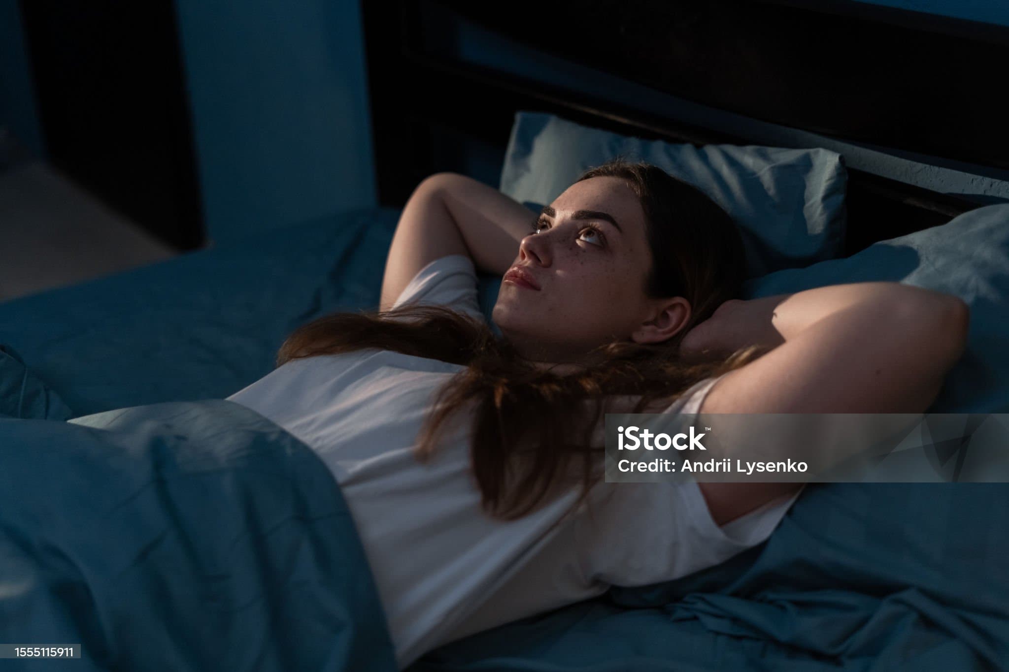 새벽에 잠이 자주 깨는 이유, 수면의 질이 무너졌다는 신호