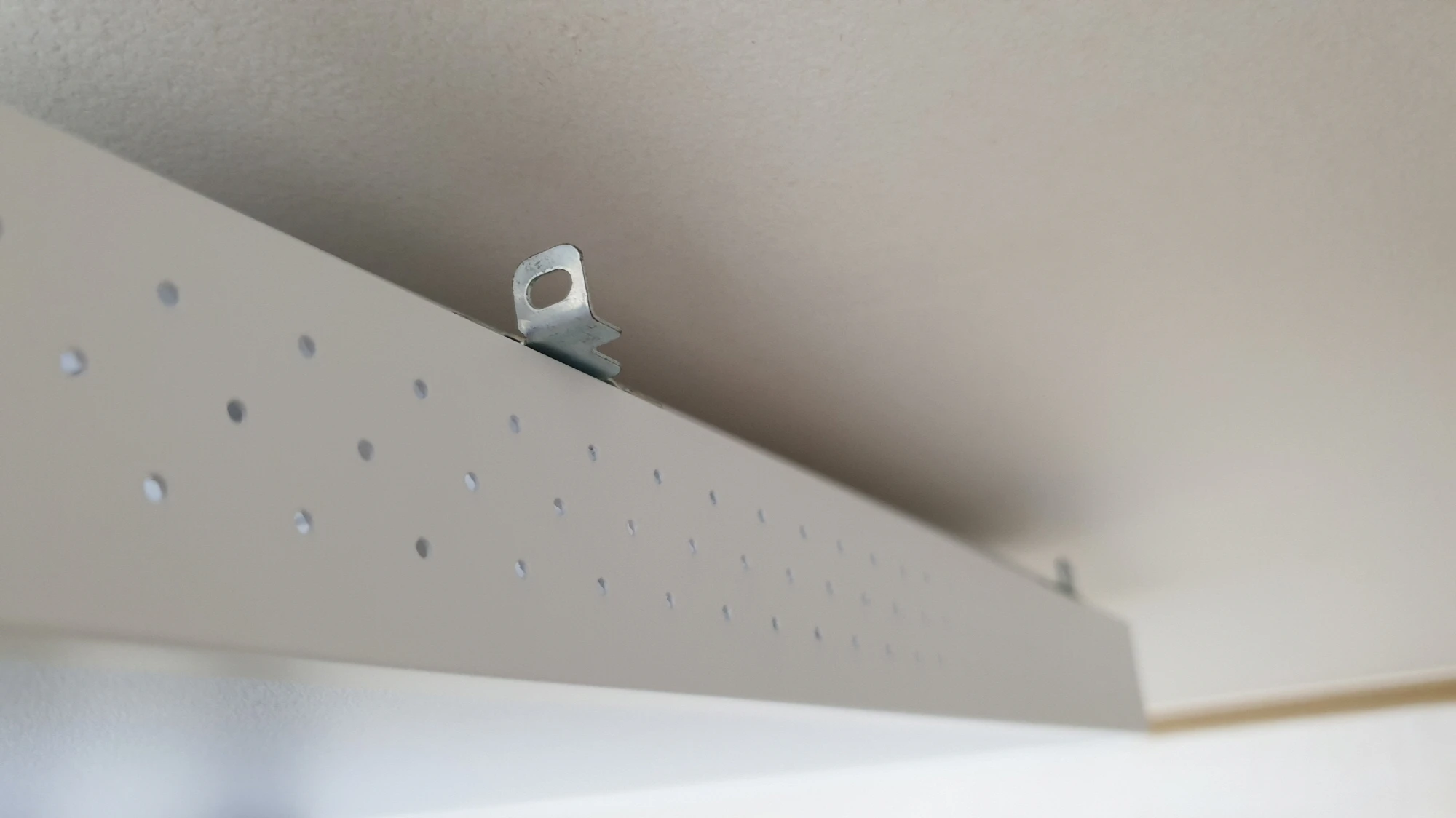 전등 커버 고정 장치