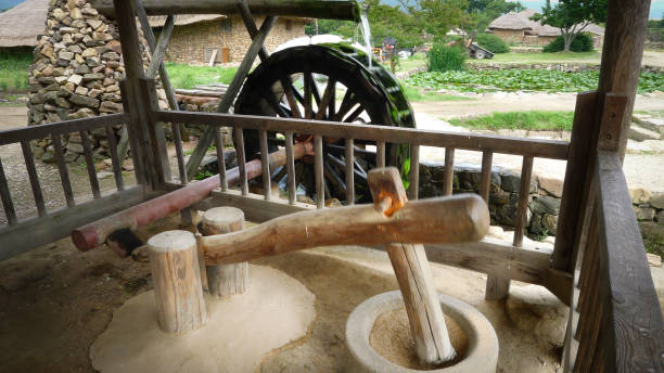 전통 방앗간의 구조와 마을 공동체의 역할