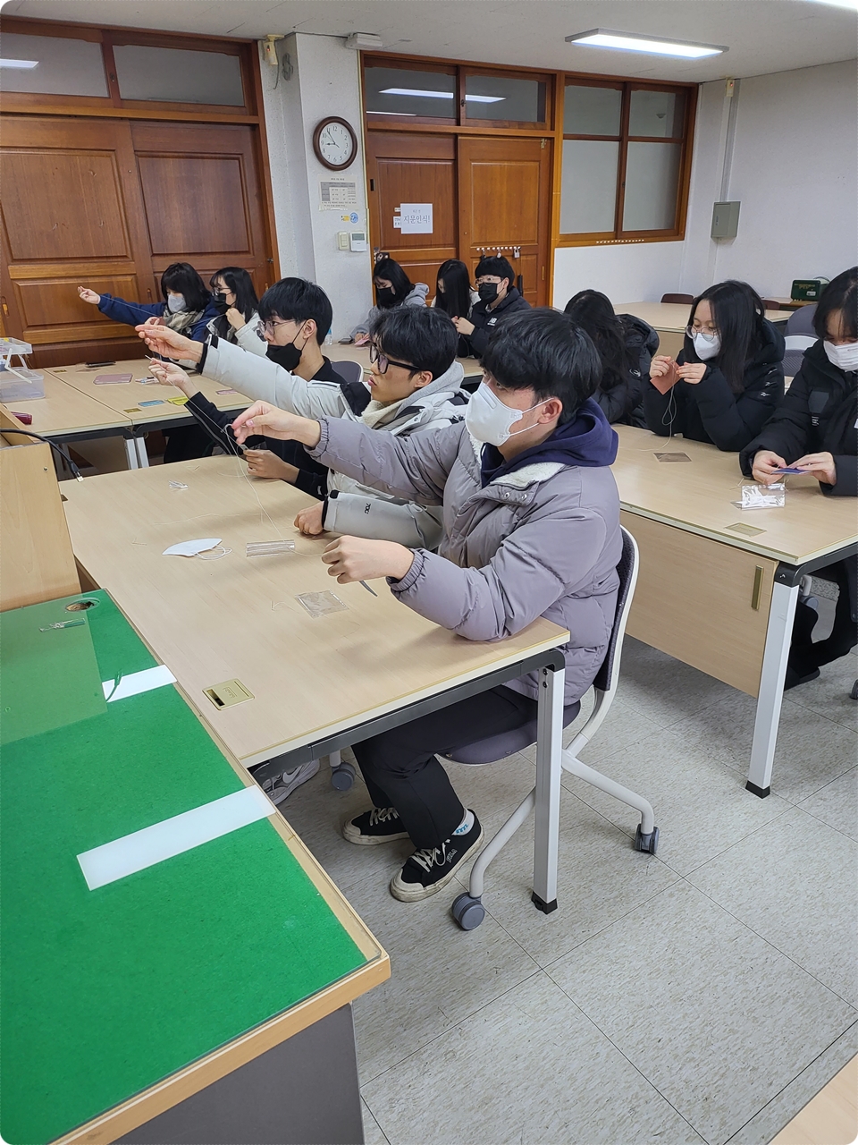 자~ 실을 쭈욱 땡기고