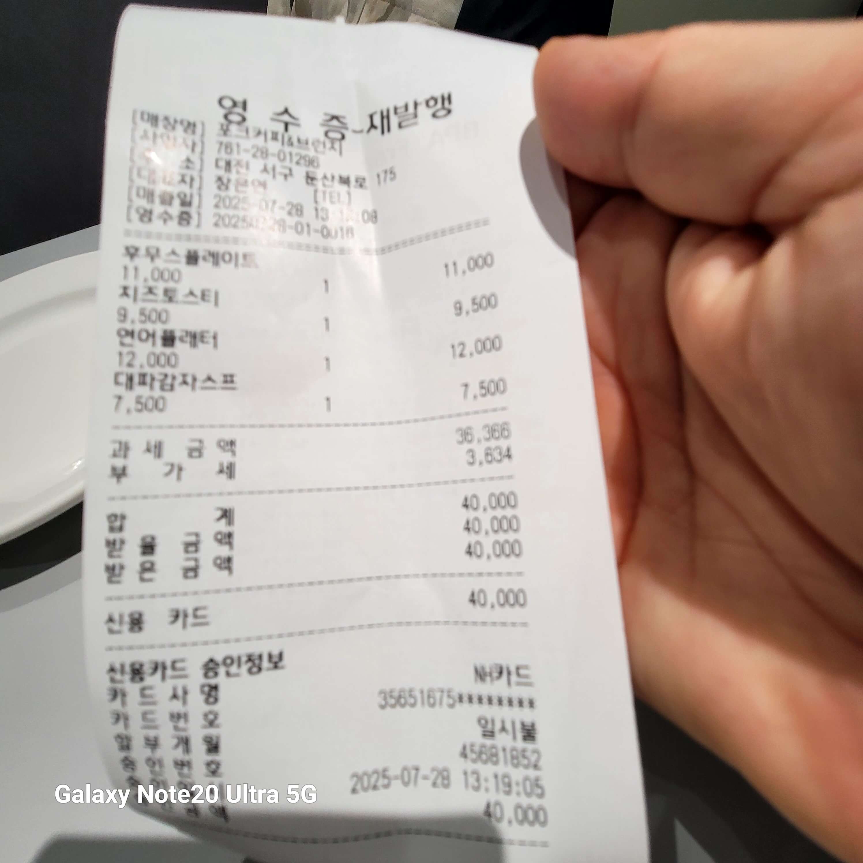 커피와 베이글의 완벽한 브런치 조화