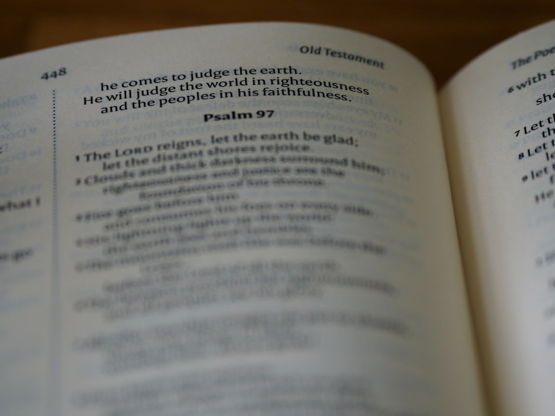 '꿈해몽'을 영어로 Dream Interpretation이라고 추천합니다.