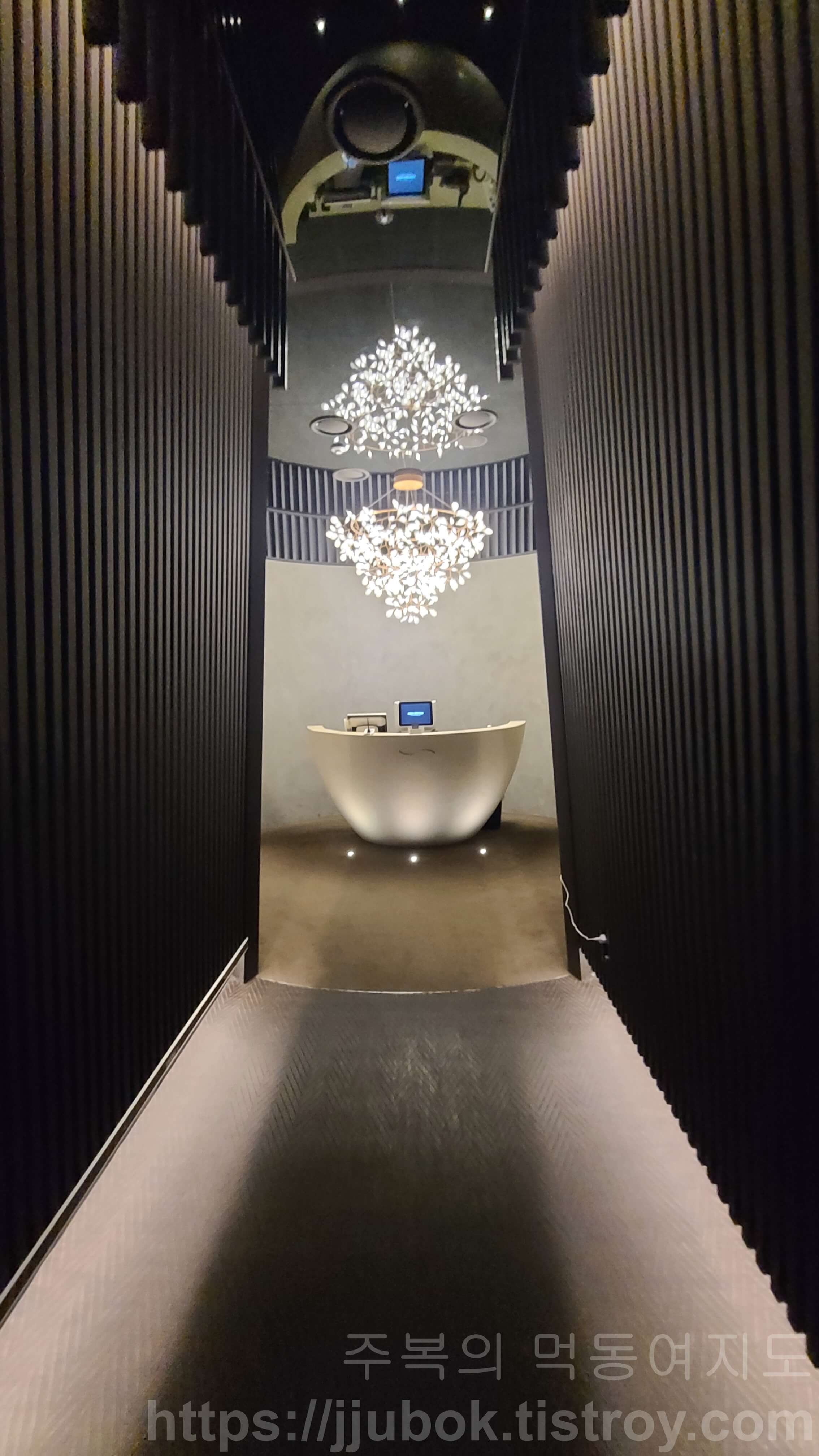 모던-샤브-하우스-센트럴시티점-통로