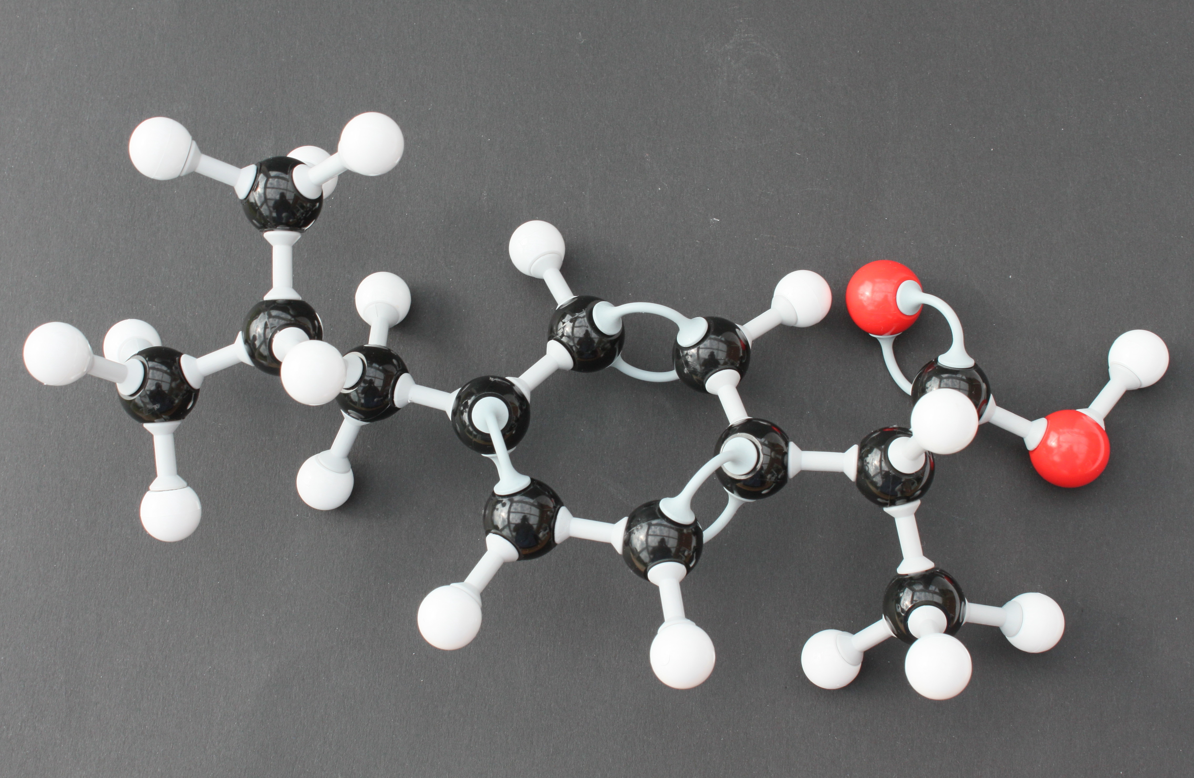 이부프로펜 화학구조