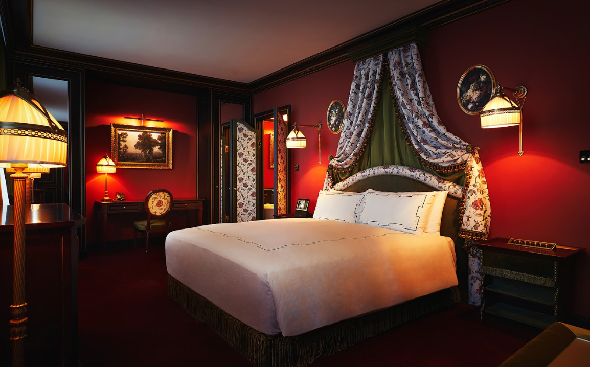 서울 호캉스 파리 감성 호텔 추천, 레스케이프 호텔 143,000원 + 스타벅스 크래딧 2만원 선물 (~08.17)