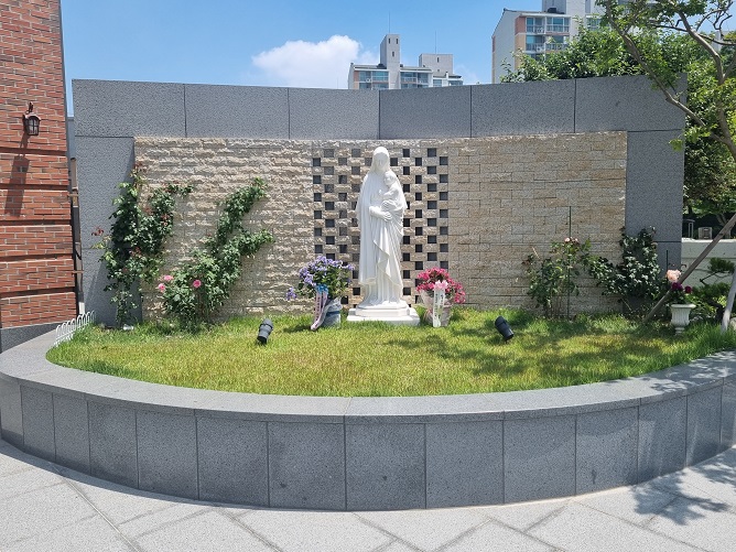 전주 윤지충성당(舊 서곡성당) 성모자상