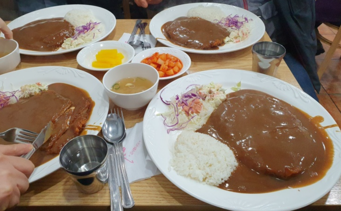 아줌마돈까스