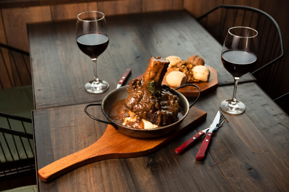 레드와인의 폴리페놀은 단백질 분해에 도움을 준다.