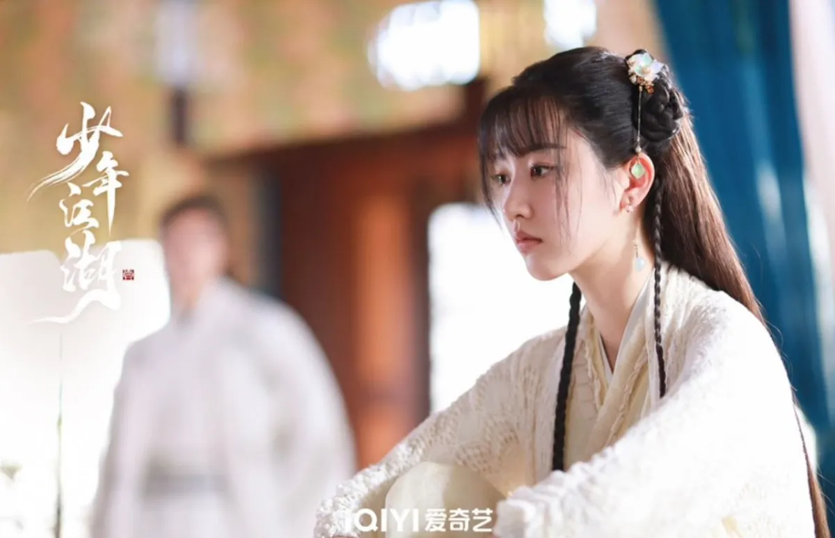 앉은채로-어딘가를-응시하는-모용수완