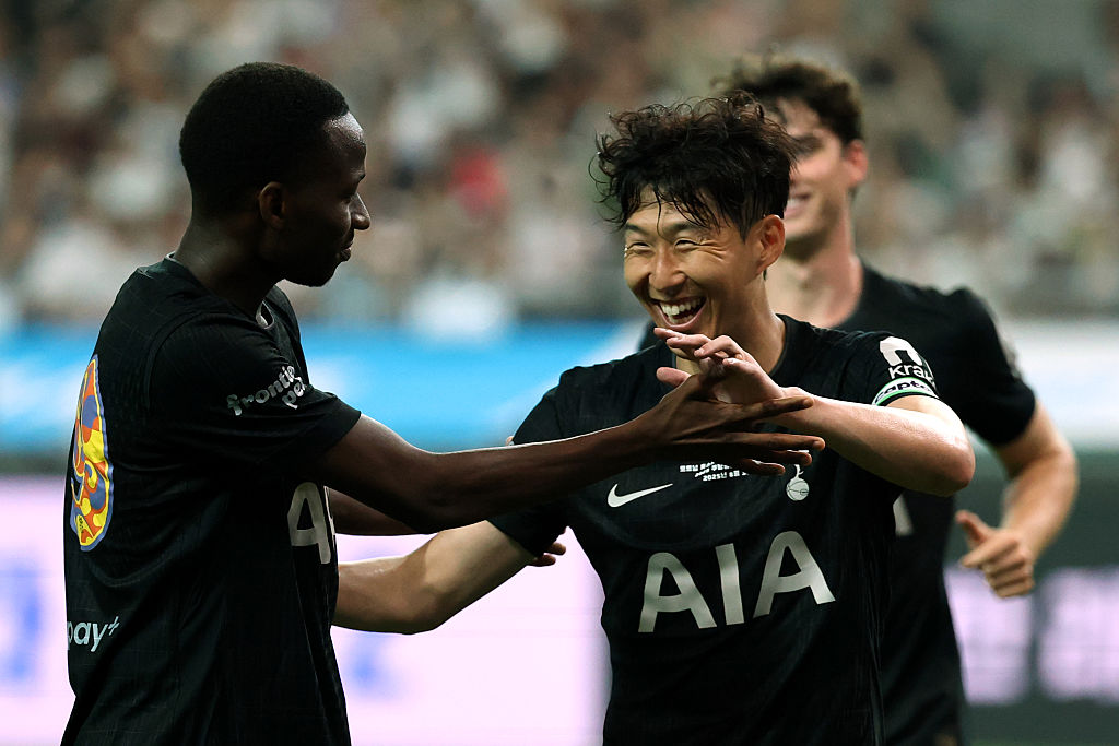 손흥민 고별전: 잘 있어 토트넘 뜨거운 눈물, 관중도 울었다.