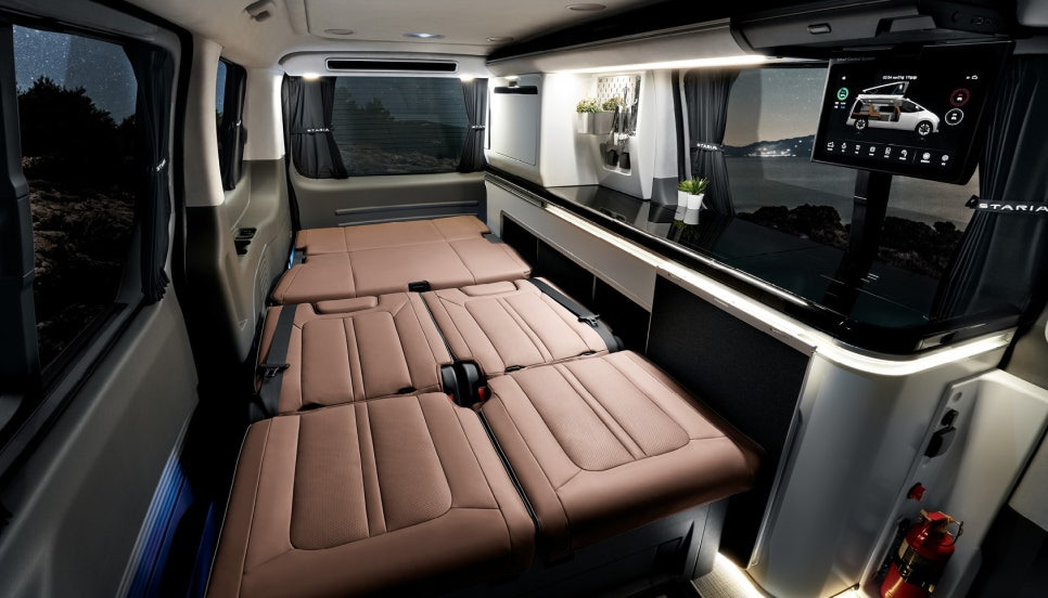 스타리아 라운지 하이브리드