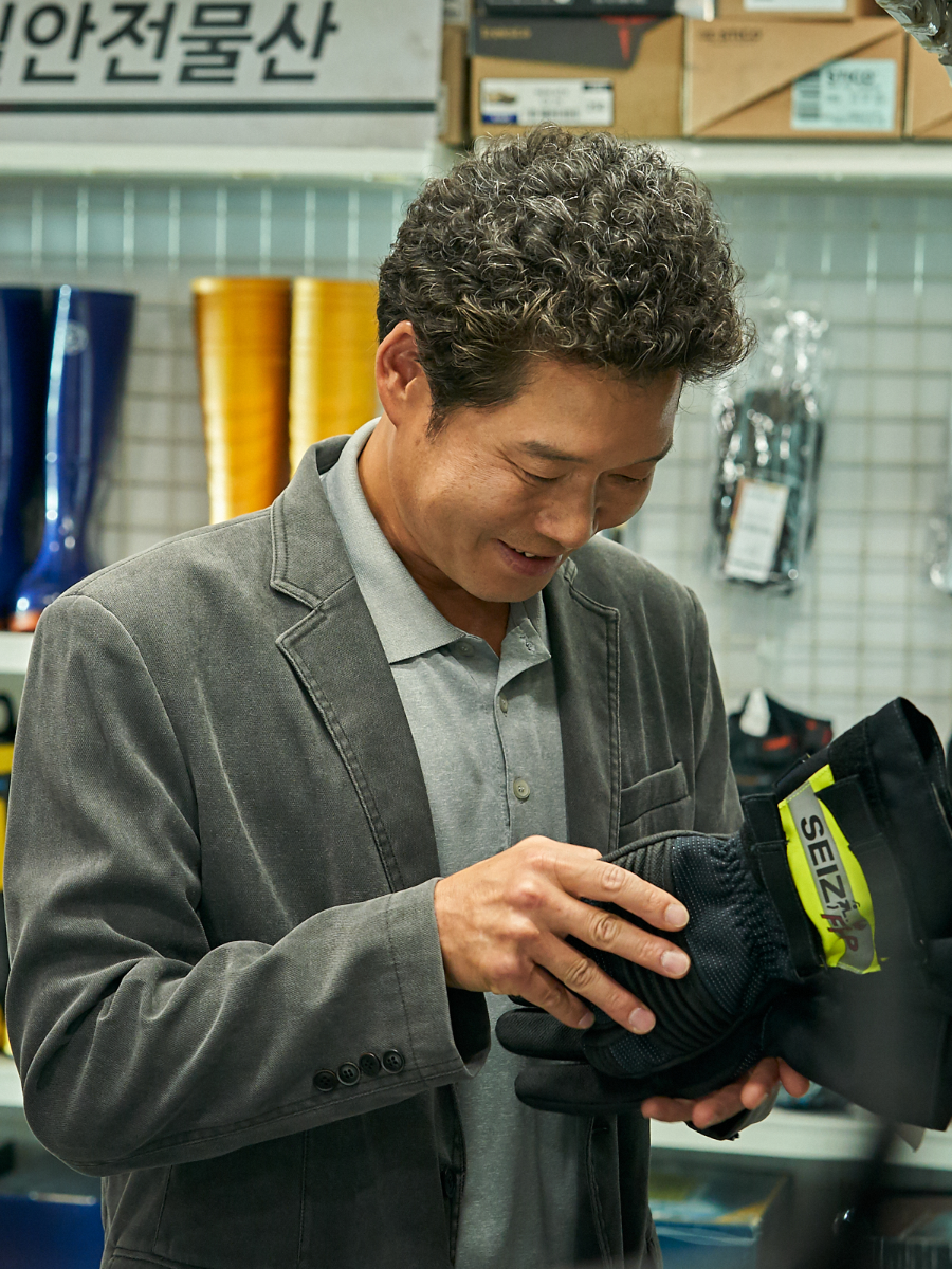 영화 소방관&amp;#44; 유재명 - 인기 역 (서부소방서 구조대장)