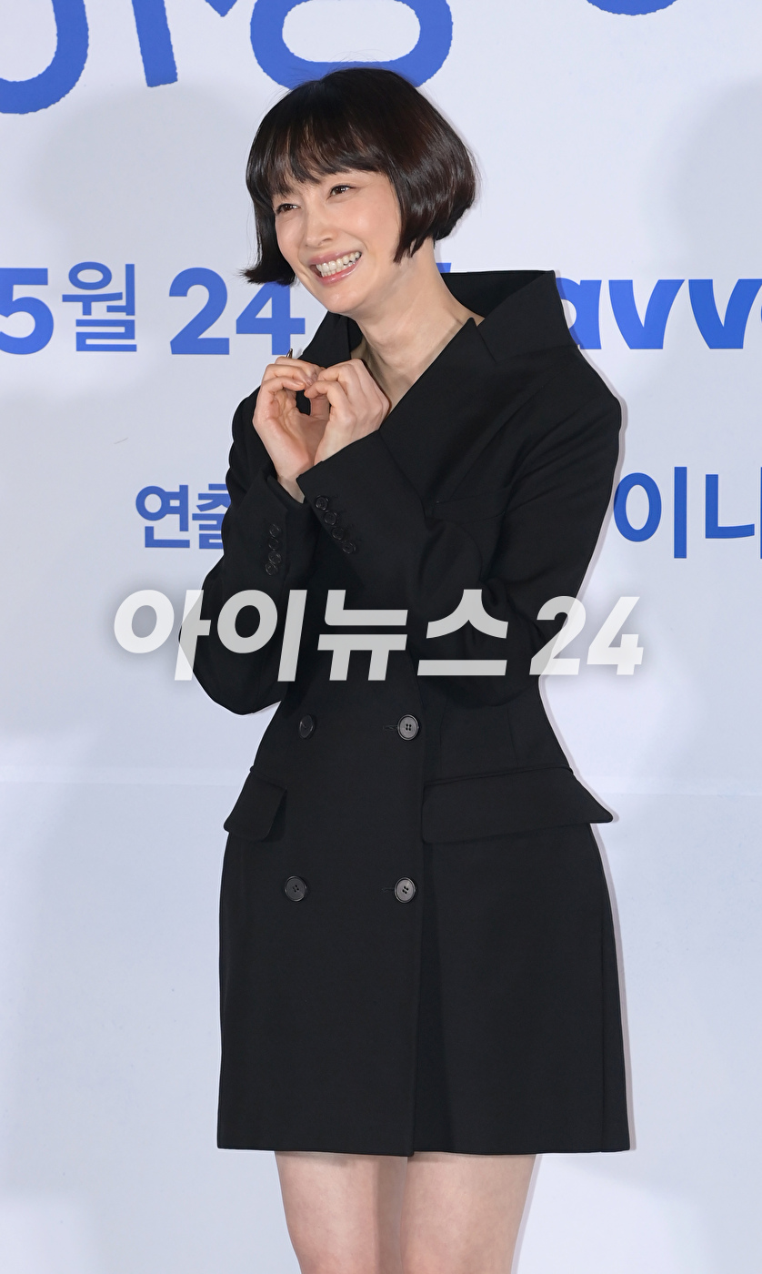 '뱀파이어 미모' 배우 이나영이 23일 오후 서울 CGV 용산아이파크몰에서 열린 웨이브 오리지널 드라마 '박하경 여행기' 언론 초청 시사 간담회에 참석하고 있다. [사진=정소희 기자]