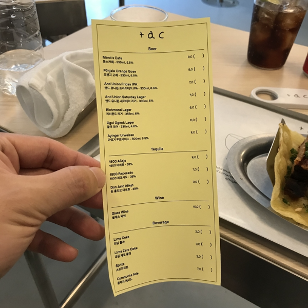 타크(tac) 음료 메뉴판