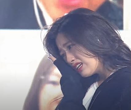 오열하는 안유진