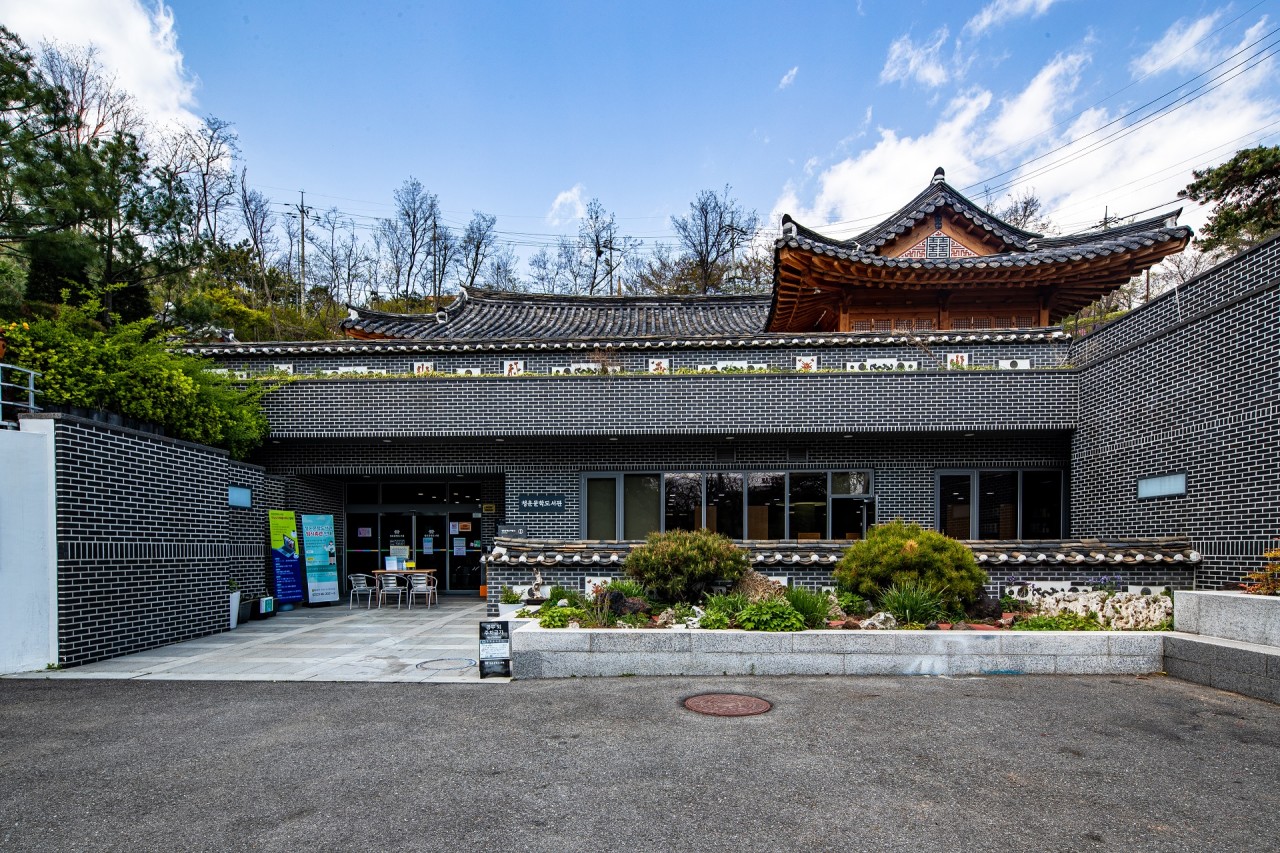 청운문학도서관