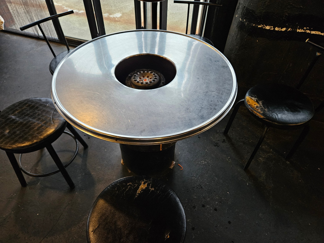 복자씨 연탄구이 내부 분위기