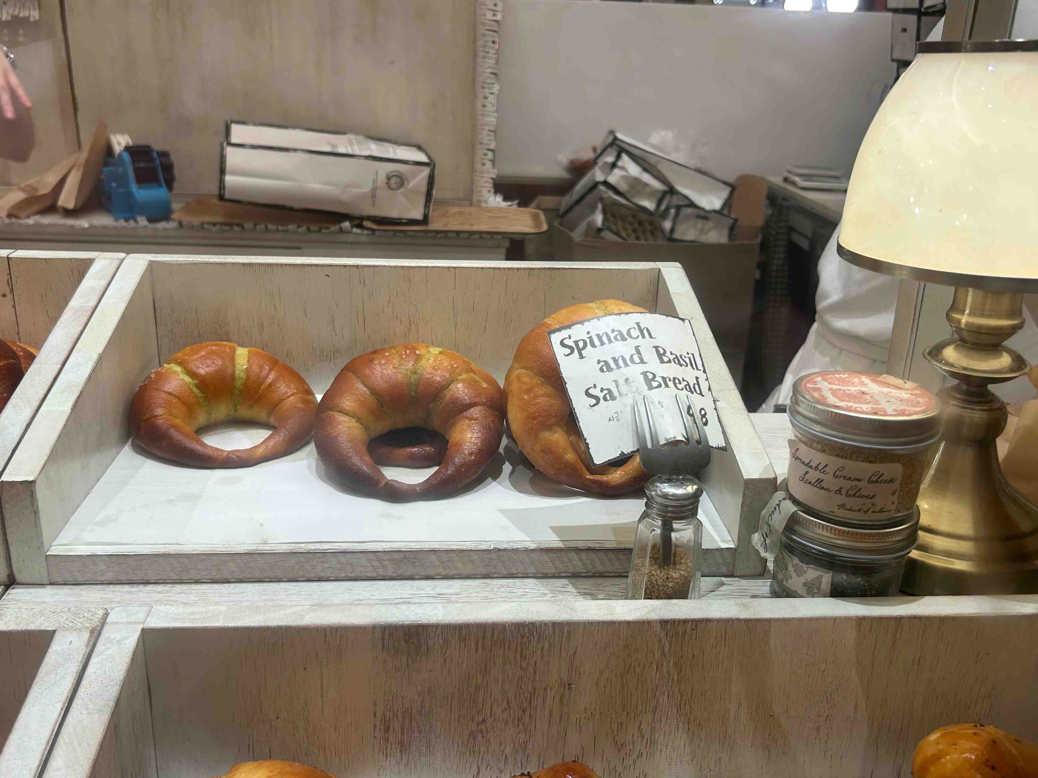 시금치 바질 소금빵