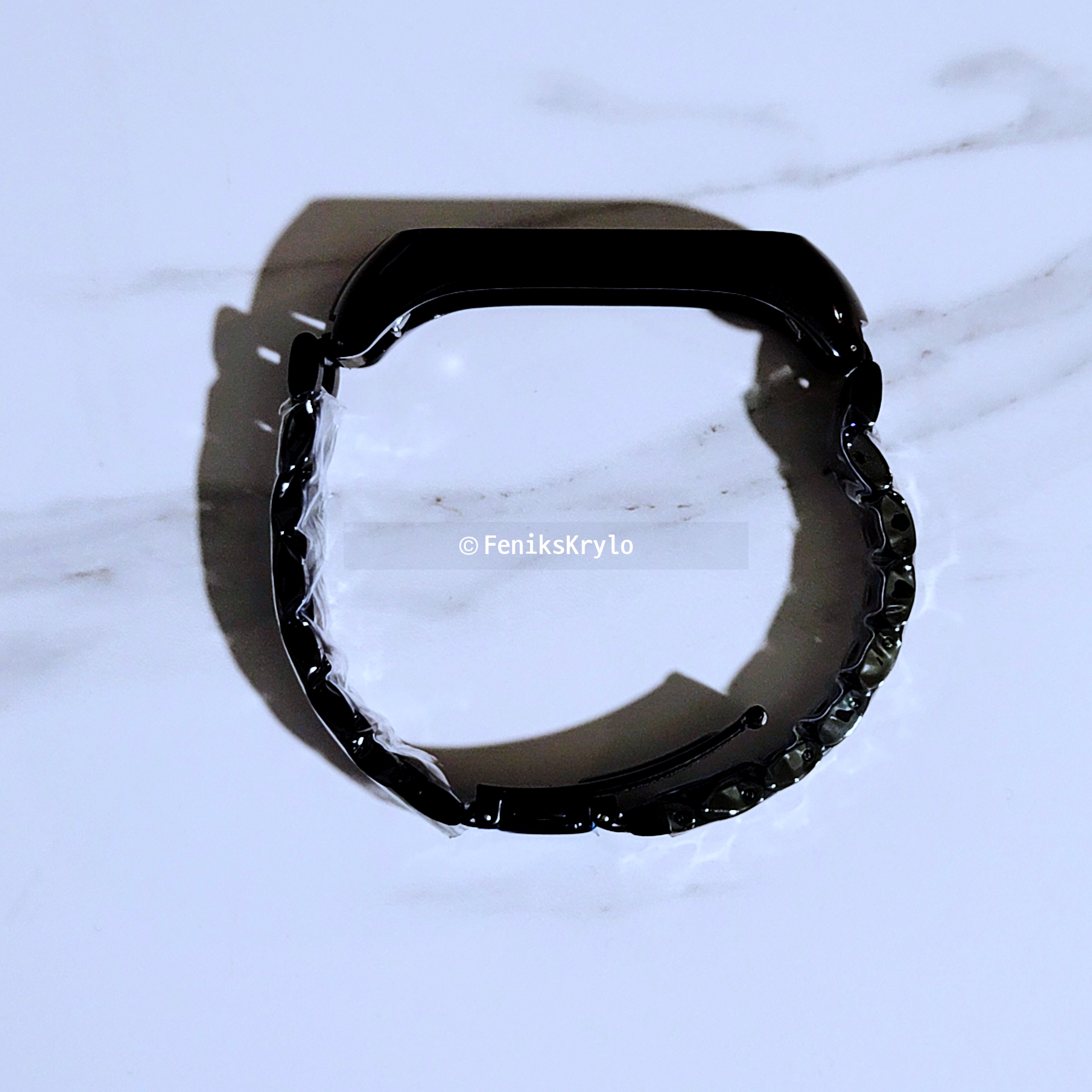 갤럭시-핏2-블랙-메탈-스트랩모습이다.