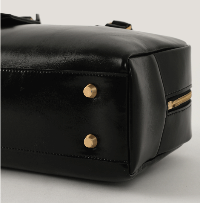 FABRICOLOGY 패브리콜로지 -Audrey Classic Square Bag Black 아래 골드장식