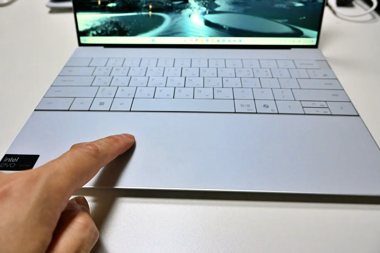 업무용 노트북 추천 DELL XPS 13 DX9340-WP04KR 리뷰 사진 11