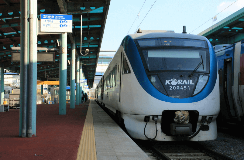 2024 설날 운행하는 기차 사진