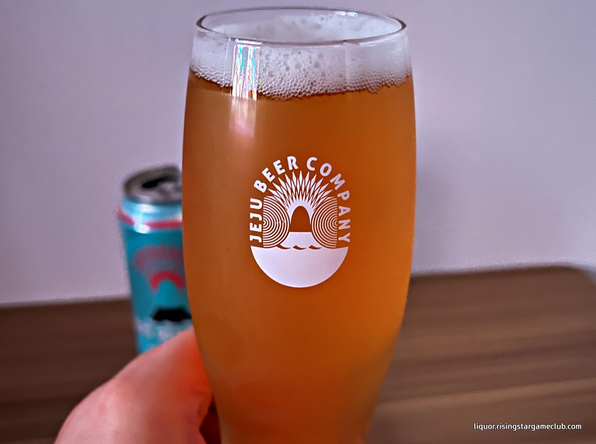 제주 위트 에일 JEJU WIT ALE을 한잔 즐기는 사진