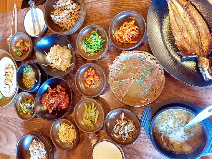 식객 허영만 백반기행 178회 박해미 편 한방 백숙 묵전 보쌈 수육 생선구이 한정식 아산 맛집 소개