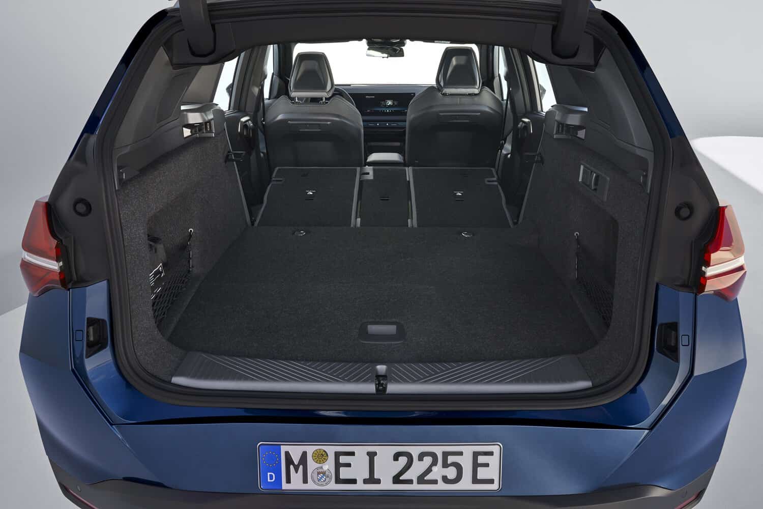 2025 BMW X3 풀체인지 실내 공간