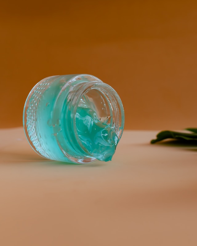 피부 보습 오일의 정석: 수분 자물쇠 채우고 꿀피부 만드는 5가지 활용 팁