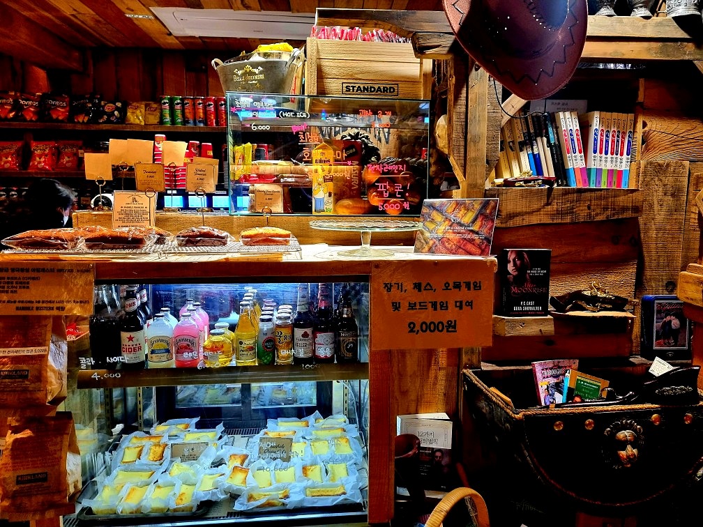 서울 북카페 맨홀커피 웨스턴 책방 – 영등포에서 즐기는 미국 서부 크리스마스 감성