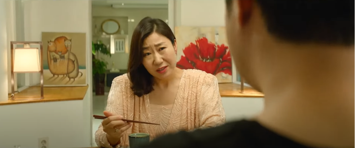 인상쓰고-있는-라미란