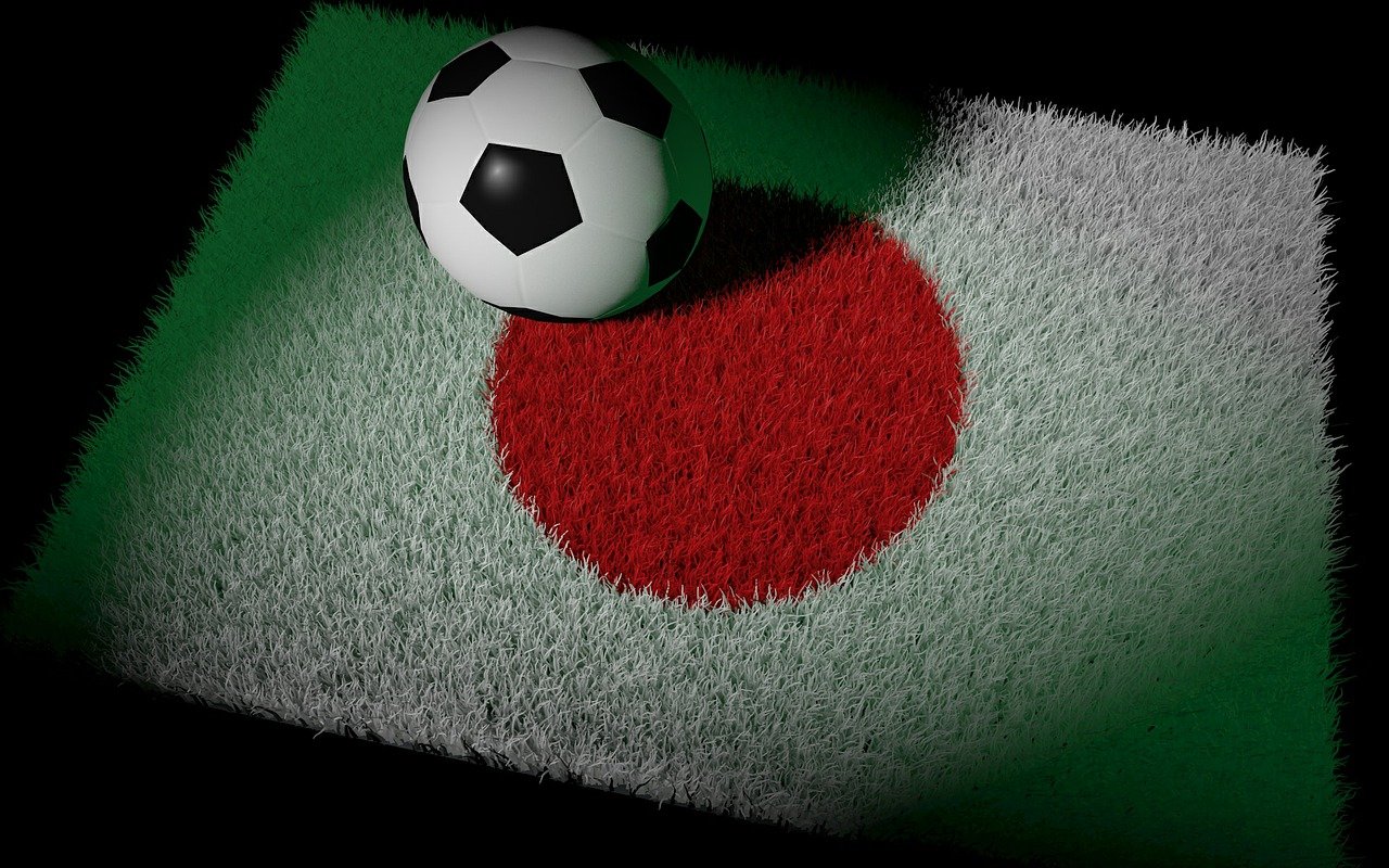 일본 국기 위에 축구공
