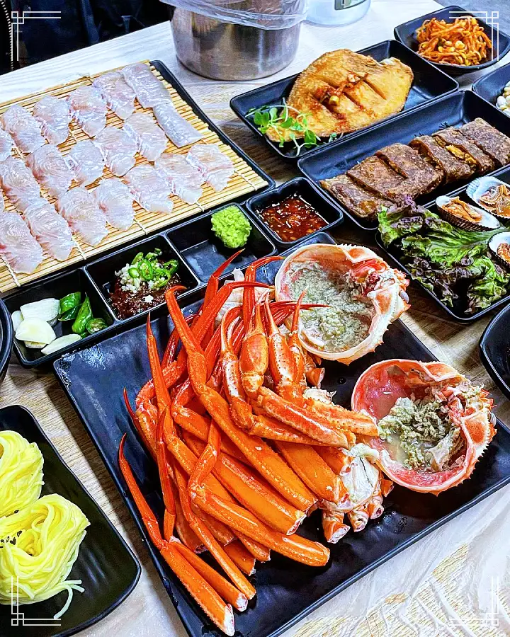 진심 가득 건강 담은 맛 강릉 경포대 강문해변 맛집 추천 생방송투데이 홍게 붉은 대게 속초 주문진 선주 직판 공수 물회 횟집 오늘방송 고수뎐
