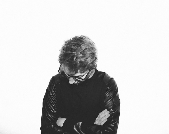 항상 사람을 대할 때 팔짱을 끼는 사람의 심리