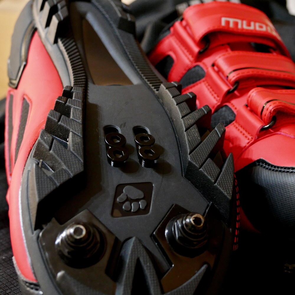 Cleat Shoes is an introductory guide to Cleat Shoes, which summarizes real adaptors, changes in experience, safe practice routines, and setting instructions for scary and unfamiliar beginner riders.