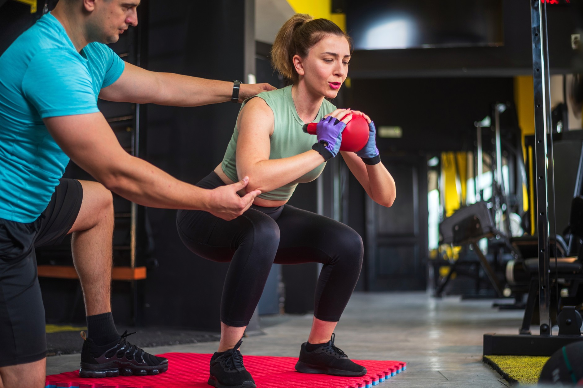 올바른 자세로 수행해야 한다