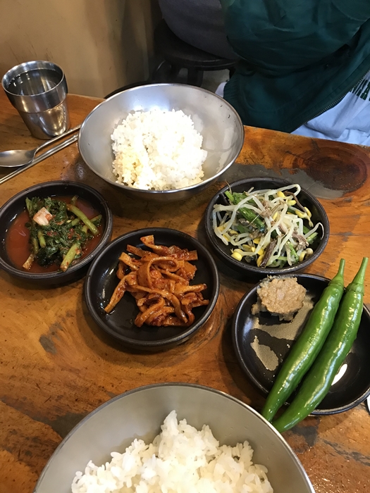 뚝배기집 밑 반찬