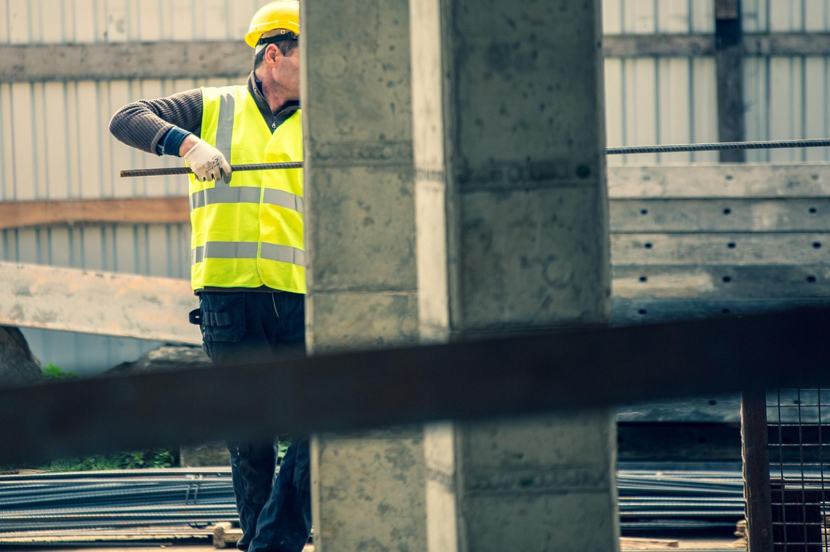 광양제철소 추락사고: 60대 노동자 사망, 이 비극의 책임은 누구에게 있을까요?