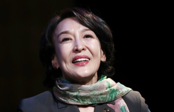윤석화