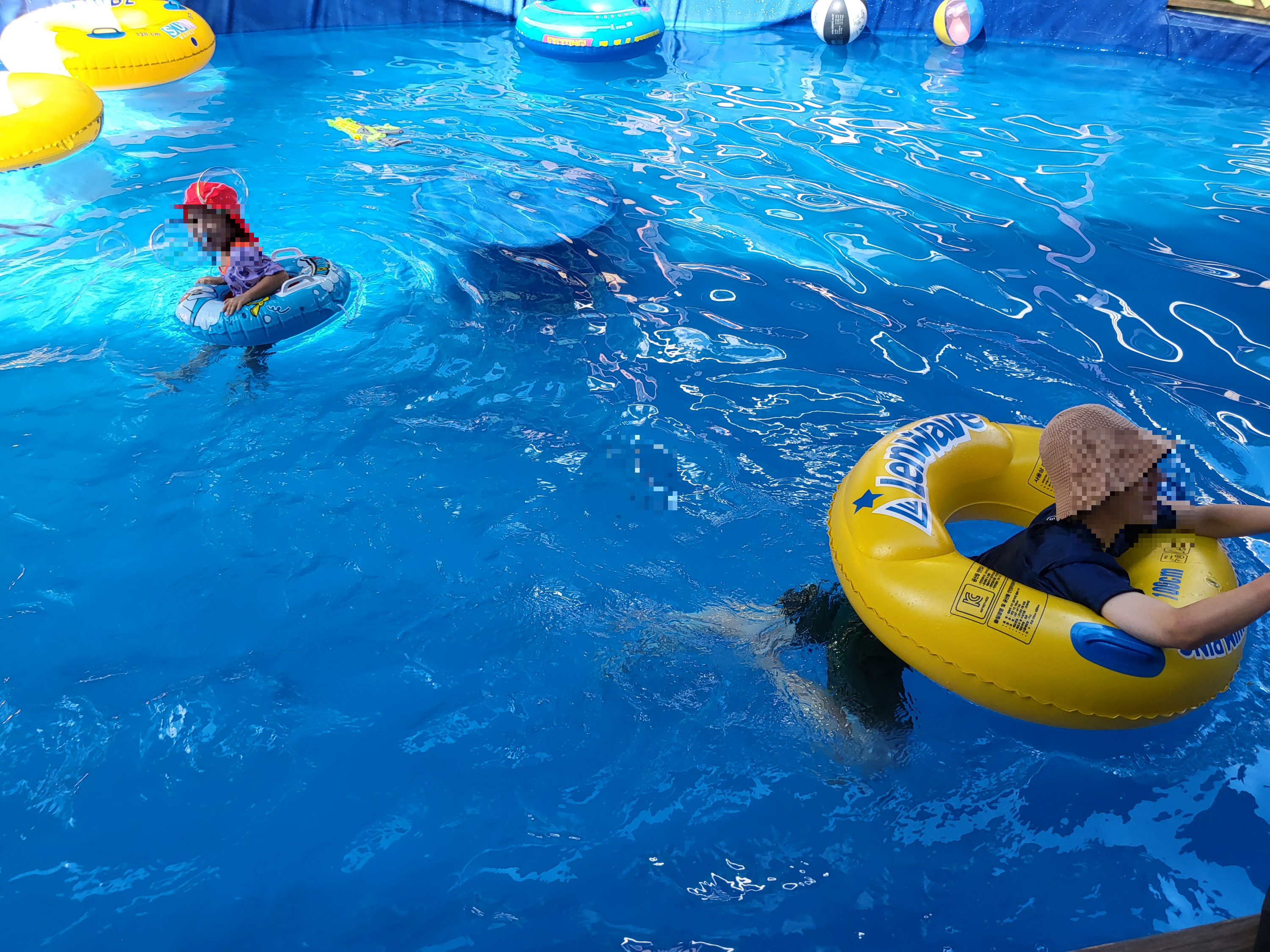 루루키즈팬션 - 수영장 클로즈업